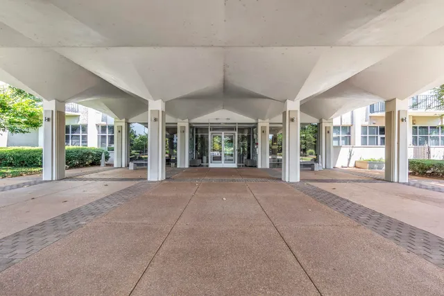 $275,900 | 655 Riverside Drive, Unit 206, Memphis, TN 38103