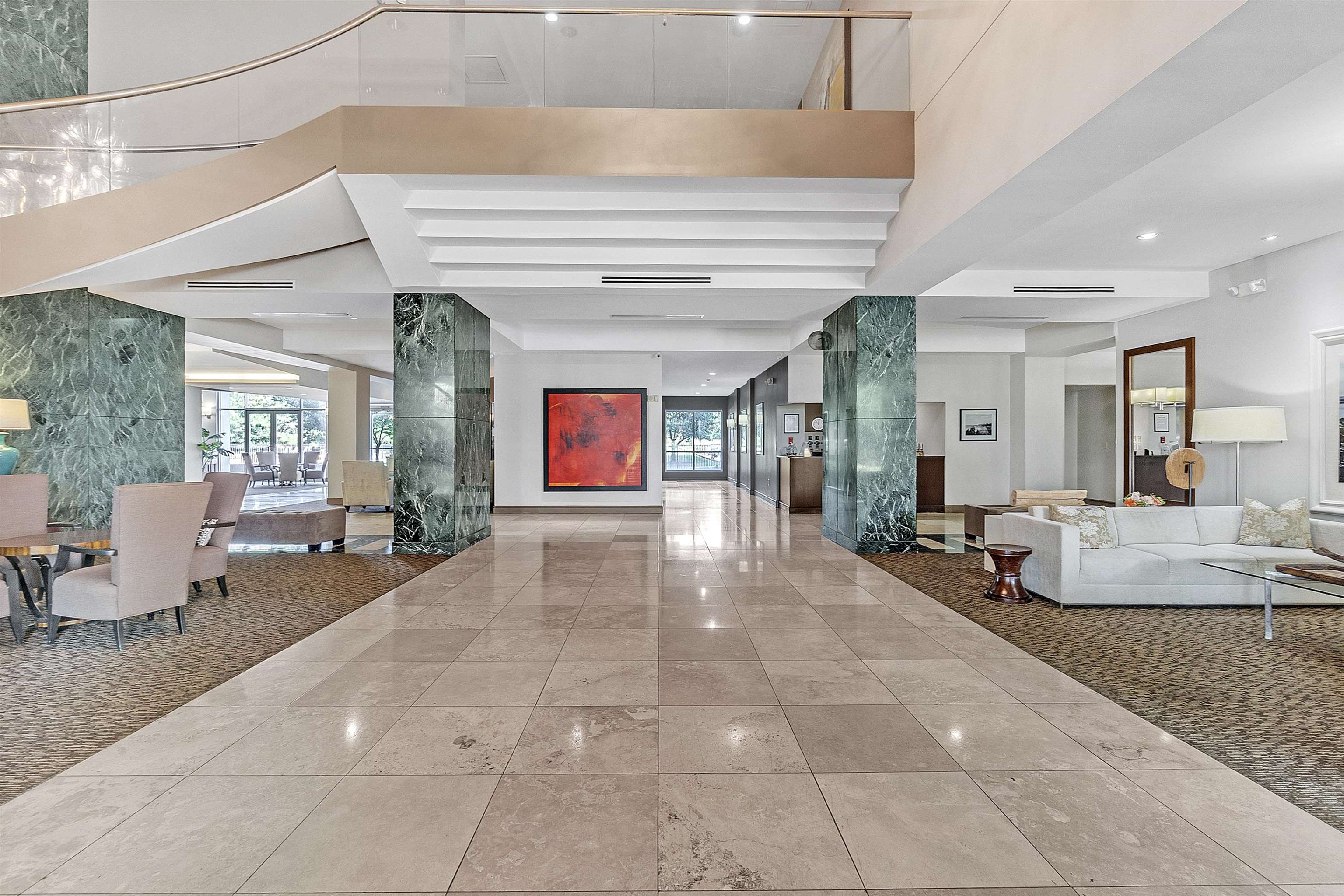 655 Riverside Drive, Unit 206 Memphis, TN 38103 - Photo 3 of 28 a lobby with furniture and window