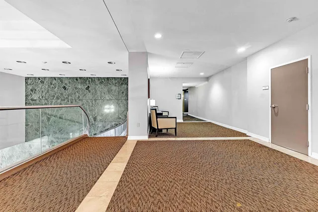 $275,900 | 655 Riverside Drive, Unit 206, Memphis, TN 38103