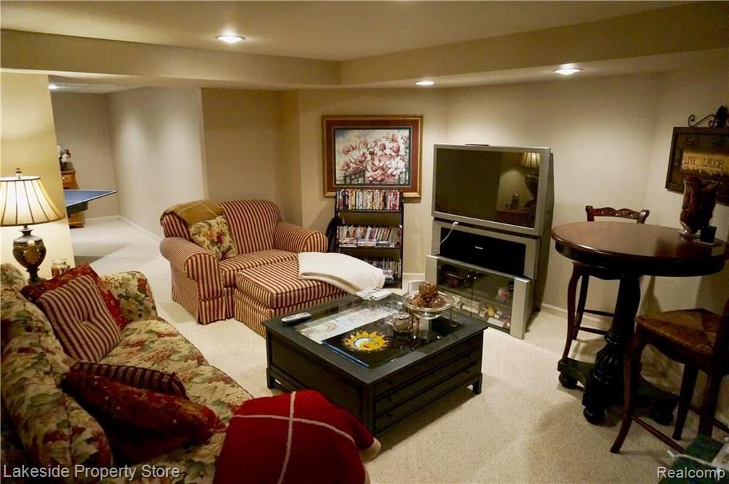 2869 West Avon Road Rochester Hills, MI 48309 - Photo 44 of 47