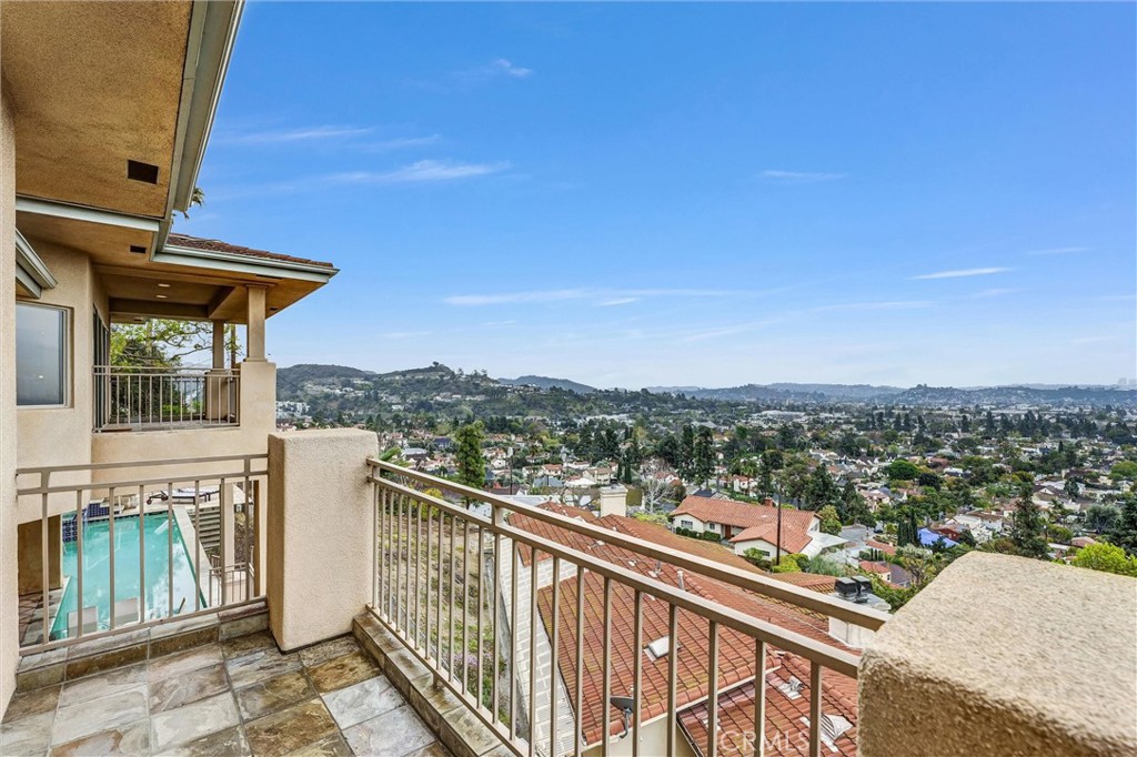 876 Harrington Road Glendale, CA 91207 - Photo 10 of 43 Gallery Image 10