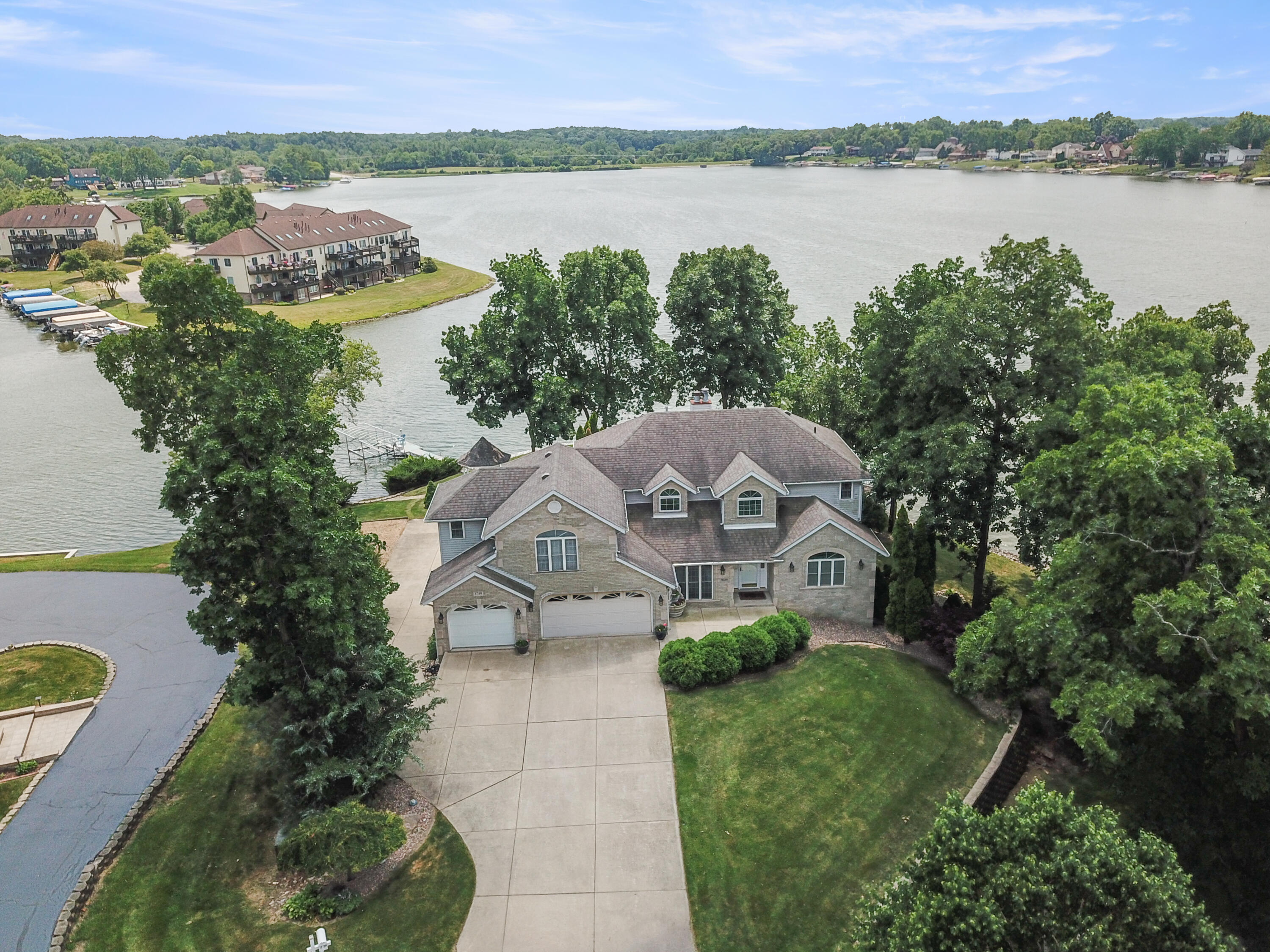 1739 Beachview Court Crown Point, IN 46307 - Photo 4 of 82 3000x2250