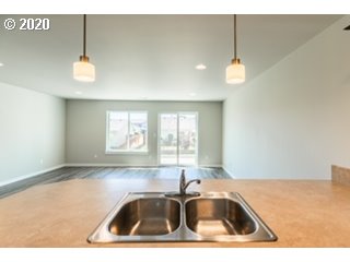 1692 Northeast 8th Street Pendleton, OR 97801 - Photo 6 of 27