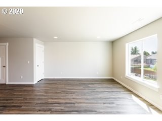 1692 Northeast 8th Street Pendleton, OR 97801 - Photo 8 of 27