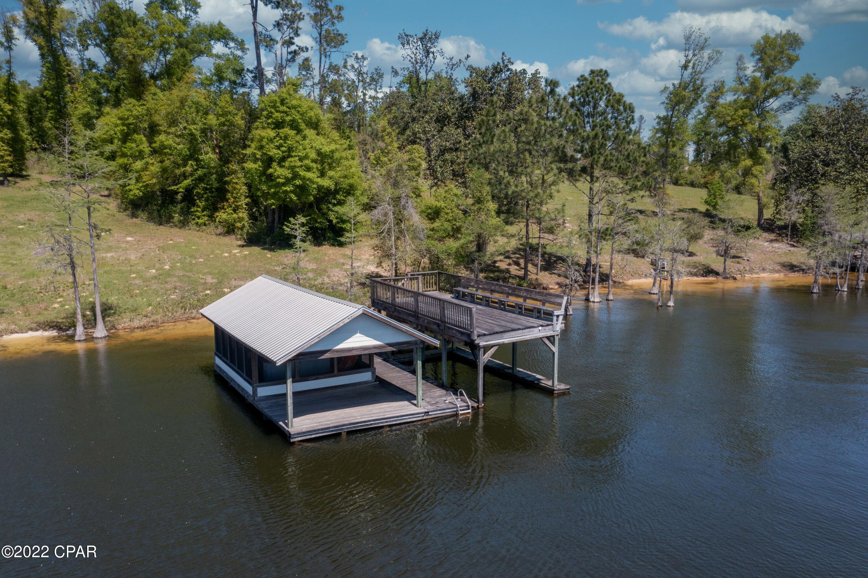 538 Lakepoint Road Alford, FL 32420 - Photo 10 of 23 Gallery Image 10