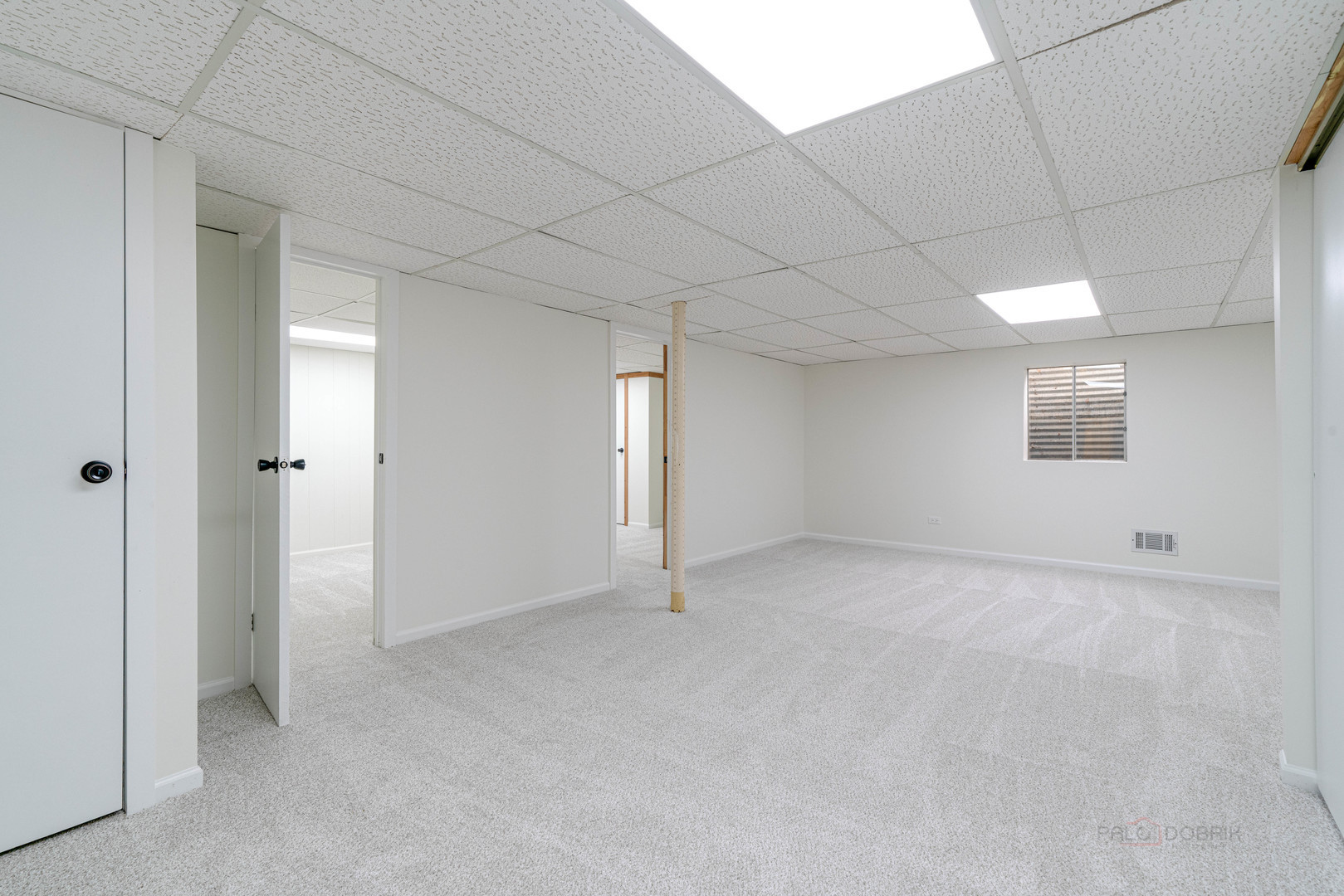 887 Saybrook Lane Buffalo Grove, IL 60089 - Photo 21 of 28 a view of an empty room and a window