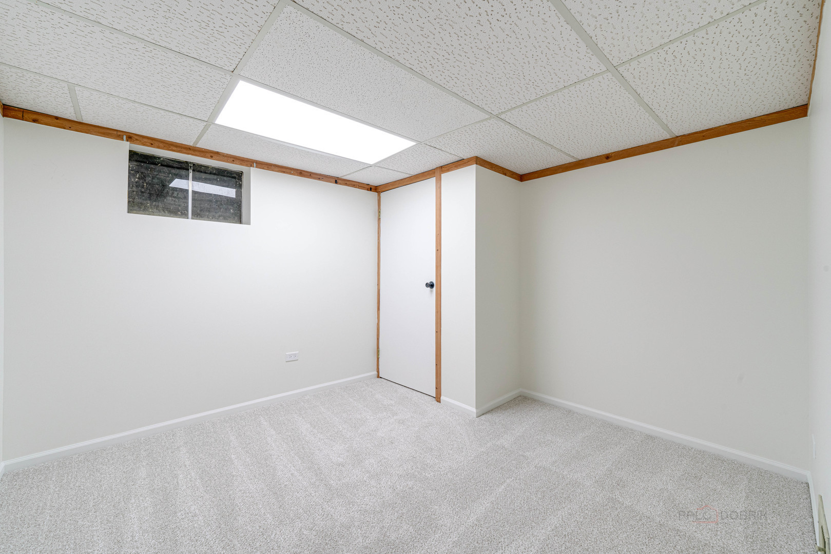 887 Saybrook Lane Buffalo Grove, IL 60089 - Photo 23 of 28 a view of an empty room