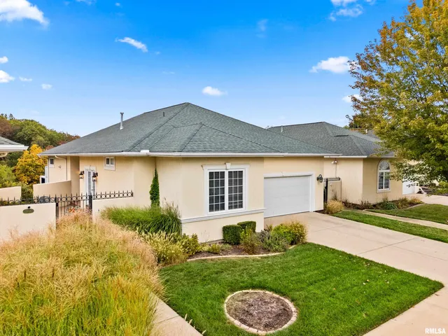 $425,000 | 5606 West Grande Circle, Peoria, IL 61615