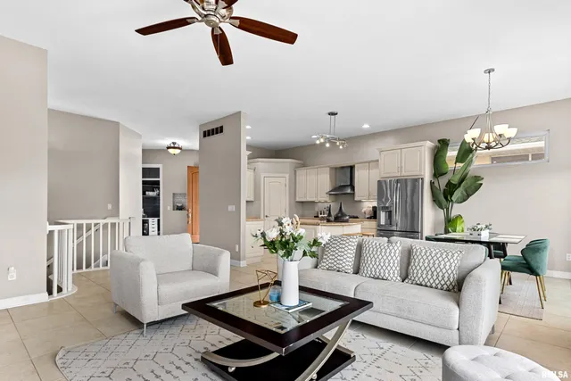 $425,000 | 5606 West Grande Circle, Peoria, IL 61615