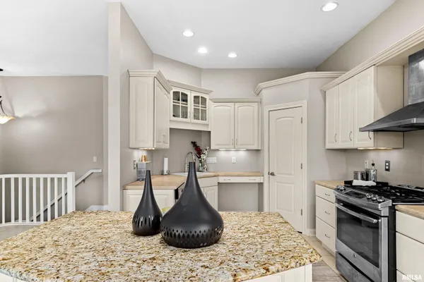$415,000 | 5606 West Grande Circle, Peoria, IL 61615