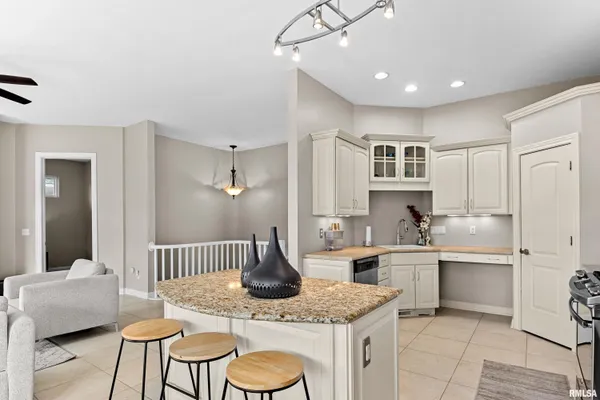 $415,000 | 5606 West Grande Circle, Peoria, IL 61615