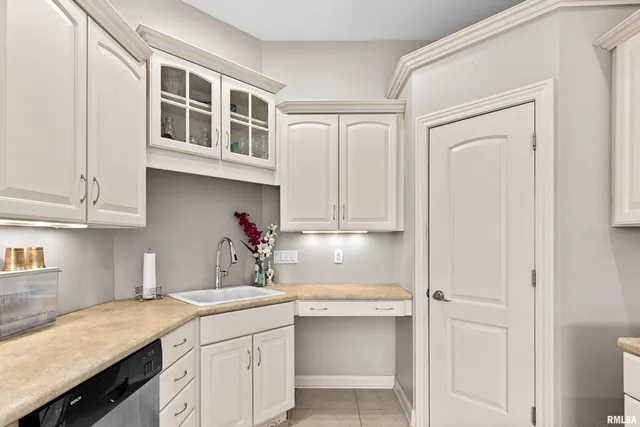 $425,000 | 5606 West Grande Circle, Peoria, IL 61615