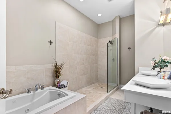 $415,000 | 5606 West Grande Circle, Peoria, IL 61615