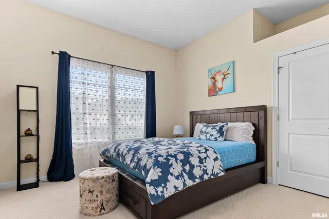 $425,000 | 5606 West Grande Circle, Peoria, IL 61615