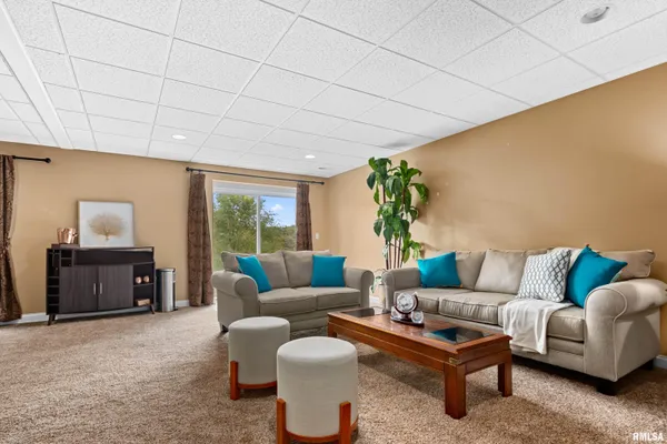 $415,000 | 5606 West Grande Circle, Peoria, IL 61615