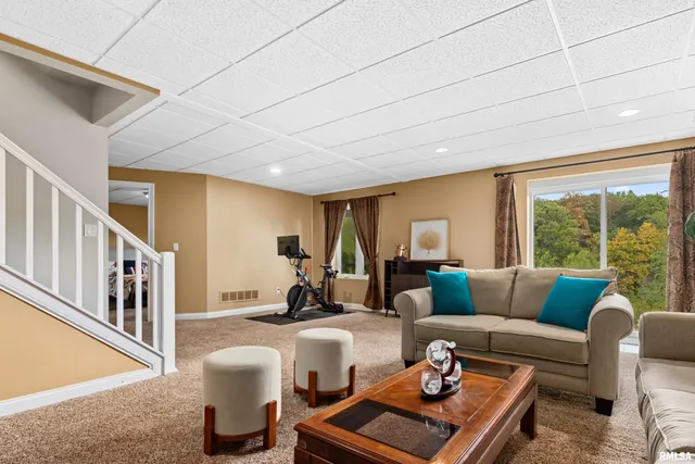 $425,000 | 5606 West Grande Circle, Peoria, IL 61615