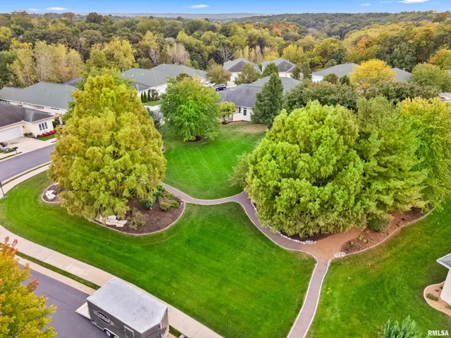 $425,000 | 5606 West Grande Circle, Peoria, IL 61615