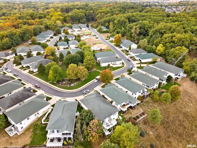 $425,000 | 5606 West Grande Circle, Peoria, IL 61615