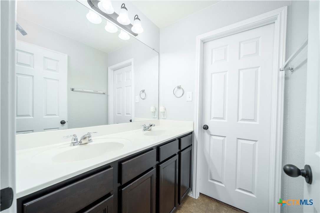 232 Pevero Cibolo, TX 78108 - Photo 24 of 42 a bathroom with a sink a mirror and a shower