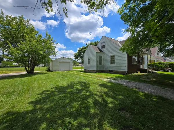 $1,685 | 3250 Dresden Street, Columbus, OH 43224