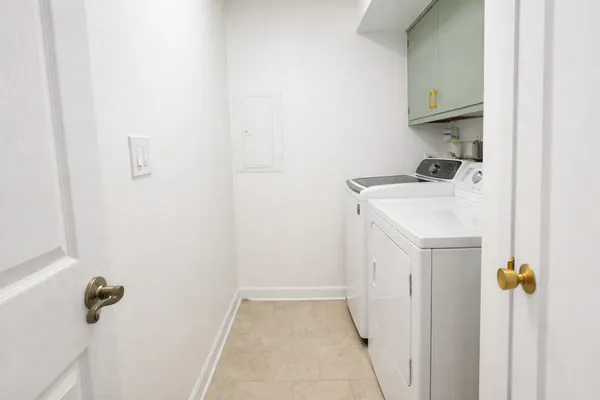 $319,900 | 905 Center Street, Unit 208, Des Plaines, IL 60016
