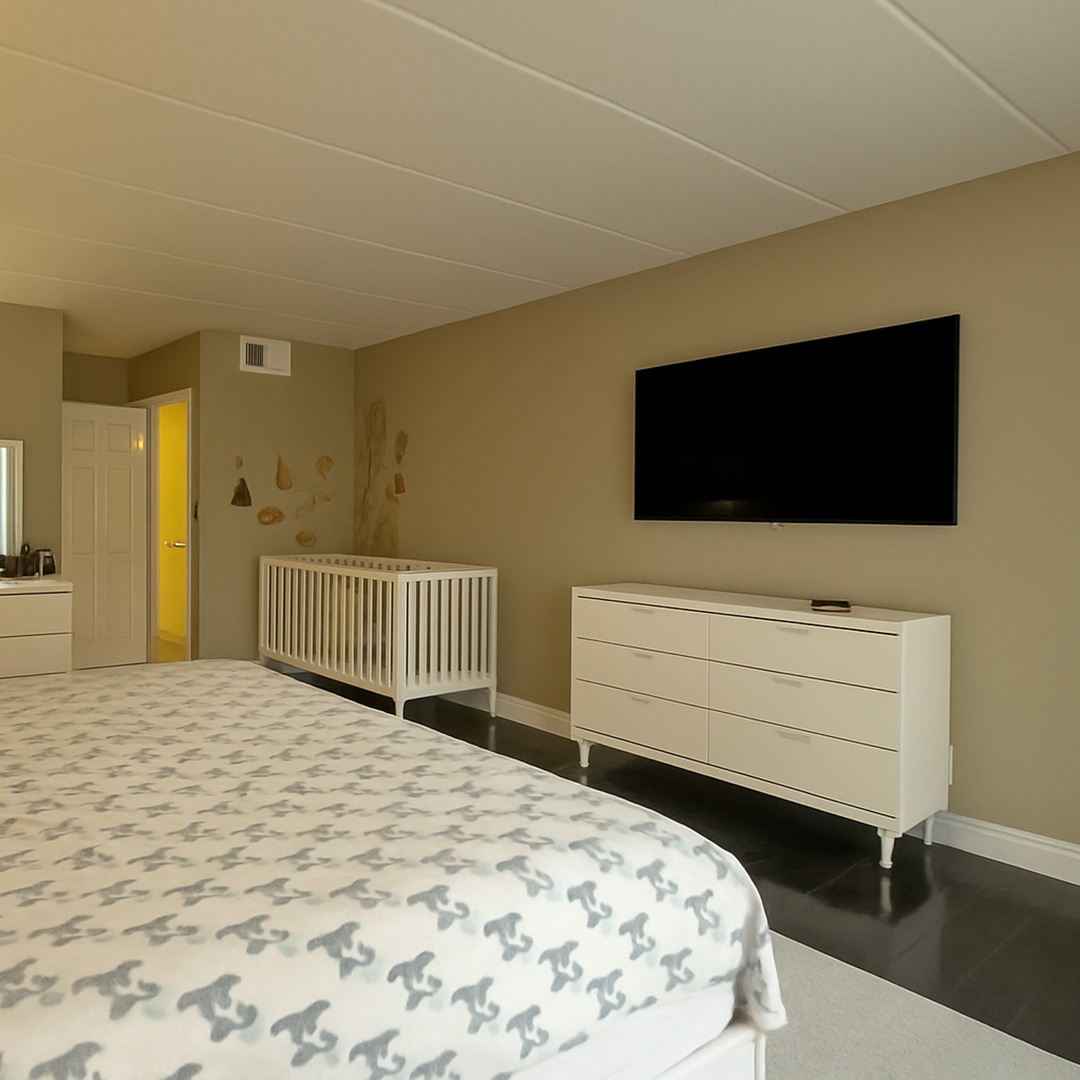 905 Center Street, Unit 208 Des Plaines, IL 60016 - Photo 11 of 24 a bedroom with a bed and a flat screen tv