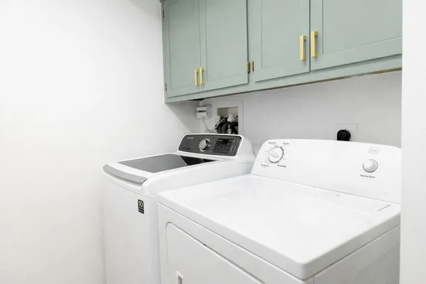 $319,900 | 905 Center Street, Unit 208, Des Plaines, IL 60016