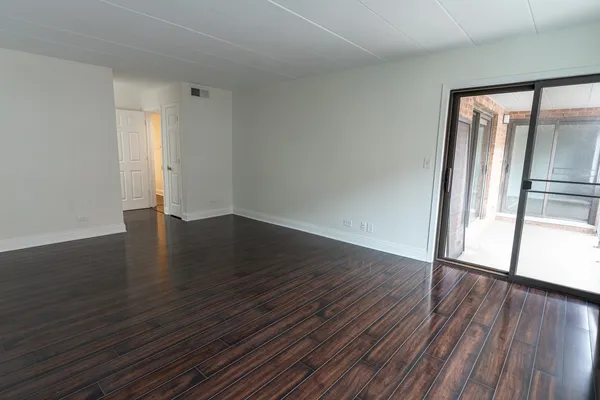 $319,900 | 905 Center Street, Unit 208, Des Plaines, IL 60016
