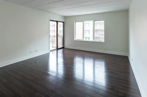 $319,900 | 905 Center Street, Unit 208, Des Plaines, IL 60016