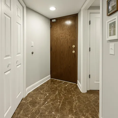 $342,500 | 905 Center Street, Unit 208, Des Plaines, IL 60016