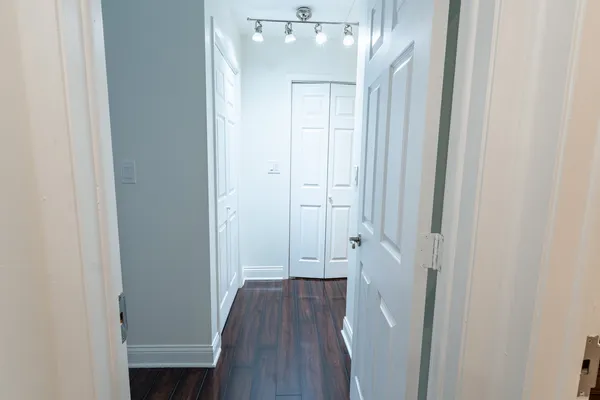 $319,900 | 905 Center Street, Unit 208, Des Plaines, IL 60016