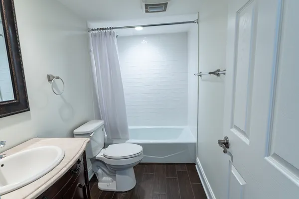 $319,900 | 905 Center Street, Unit 208, Des Plaines, IL 60016