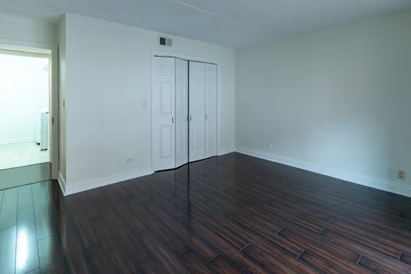 $319,900 | 905 Center Street, Unit 208, Des Plaines, IL 60016