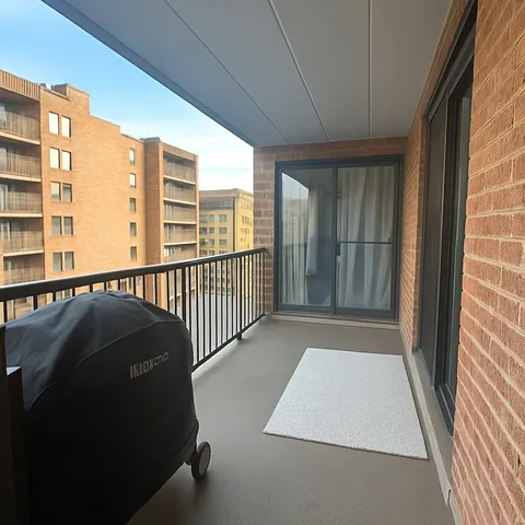 $342,500 | 905 Center Street, Unit 208, Des Plaines, IL 60016