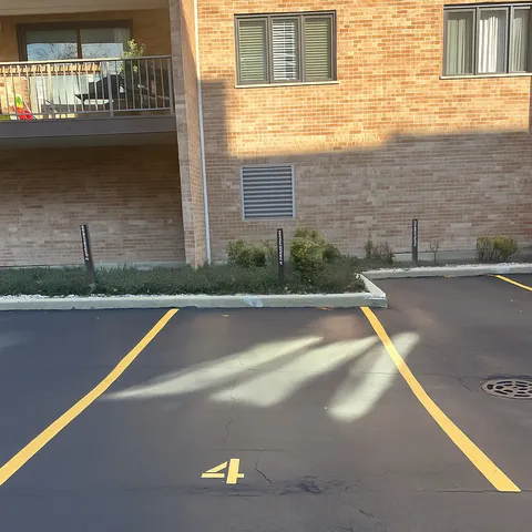 $342,500 | 905 Center Street, Unit 208, Des Plaines, IL 60016