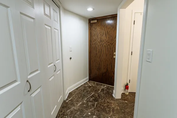 $319,900 | 905 Center Street, Unit 208, Des Plaines, IL 60016