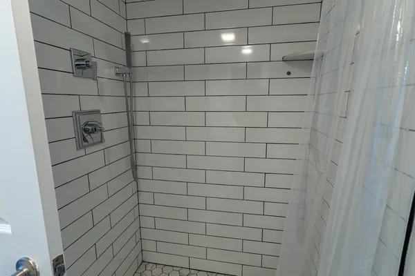 $319,900 | 905 Center Street, Unit 208, Des Plaines, IL 60016