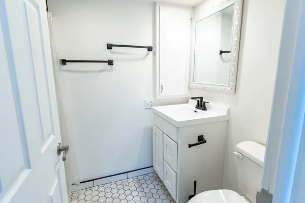 $319,900 | 905 Center Street, Unit 208, Des Plaines, IL 60016