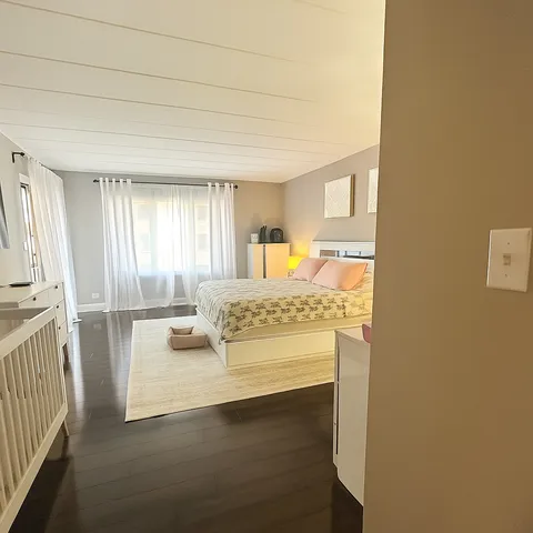 $342,500 | 905 Center Street, Unit 208, Des Plaines, IL 60016