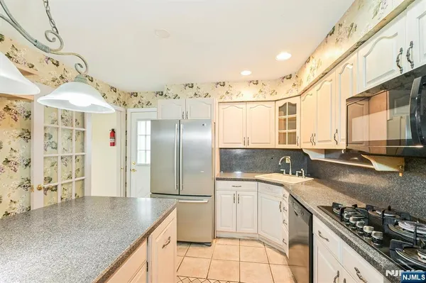 $725,000 | 520 Hamilton Avenue, Hasbrouck Heights, NJ 07604