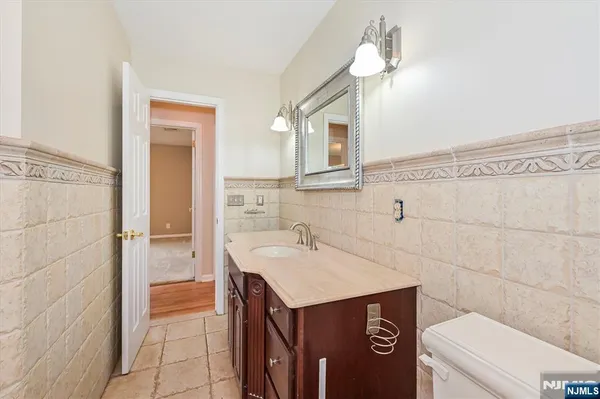 $725,000 | 520 Hamilton Avenue, Hasbrouck Heights, NJ 07604