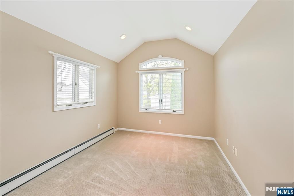 520 Hamilton Avenue Hasbrouck Heights, NJ 07604 - Photo 26 of 42