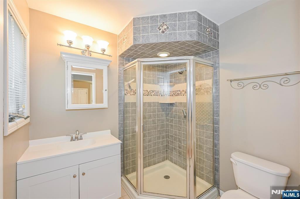 520 Hamilton Avenue Hasbrouck Heights, NJ 07604 - Photo 29 of 42