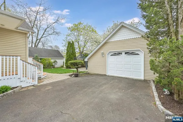 $725,000 | 520 Hamilton Avenue, Hasbrouck Heights, NJ 07604