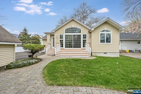$725,000 | 520 Hamilton Avenue, Hasbrouck Heights, NJ 07604