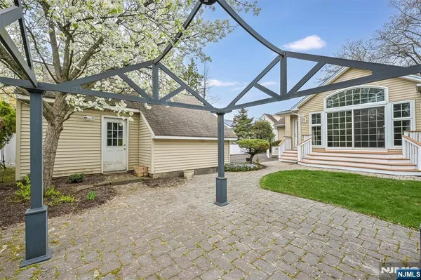$725,000 | 520 Hamilton Avenue, Hasbrouck Heights, NJ 07604