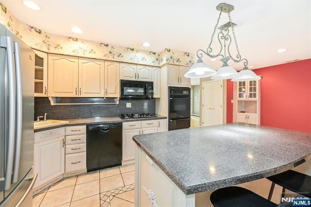 520 Hamilton Avenue Hasbrouck Heights, NJ 07604 - Photo 10 of 42