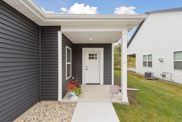 $379,900 | 3811 Tanglewood Place, Janesville, WI 53546