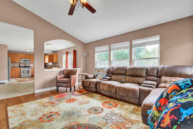 279 Spring Valley Way Round Lake, IL 60073 - Photo 8 of 44