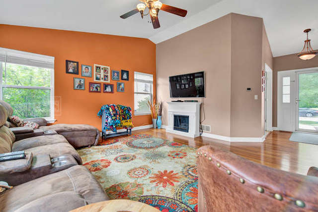279 Spring Valley Way Round Lake, IL 60073 - Photo 10 of 44